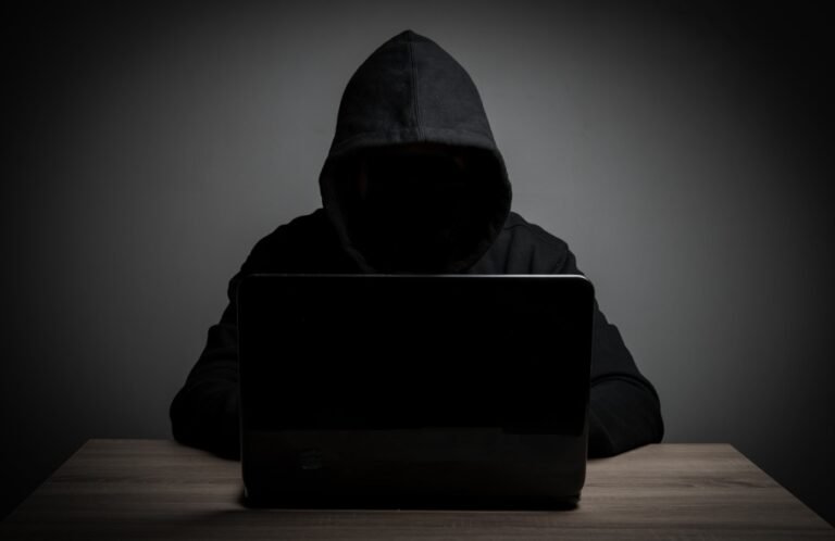 hacker-paling-terkenal-di-dunia-dan-berbahaya