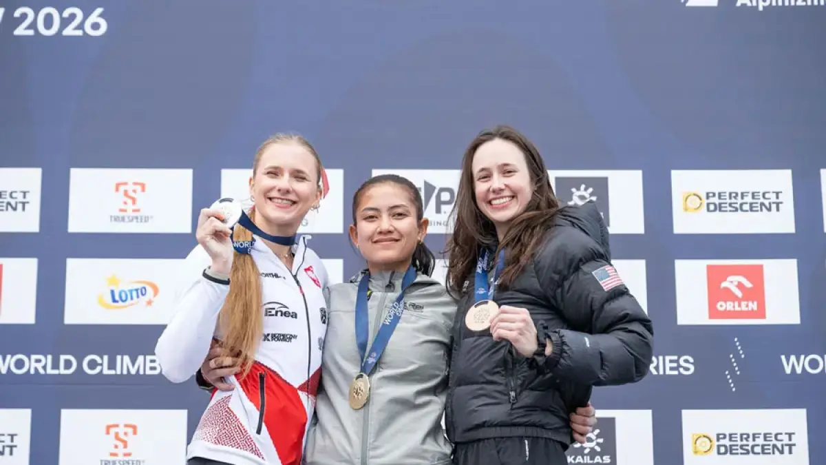 desak-made-rita-kusuma-dewi-tengah-meraih-medali-emas-nomor-speed-putri-pada-world-climbing-series-krakow-2026-di-polandia-f-panitia-fBSzp