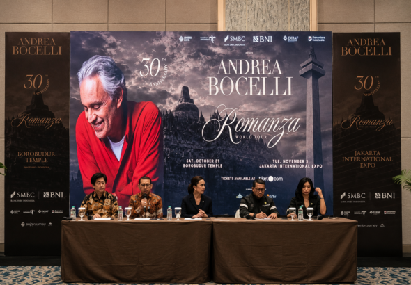 Andrea Bocelli 30 Tahun Album Romanza di Borobudur