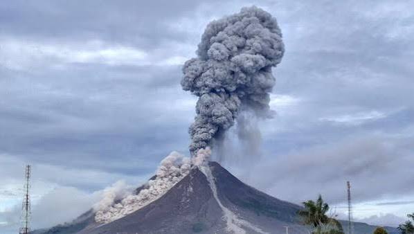 gunung sinabung erupsi