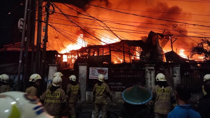 bakaran Kebayoran Lama Hanguskan 18 Rumah, Kerugian Capai Rp1,2 Miliar