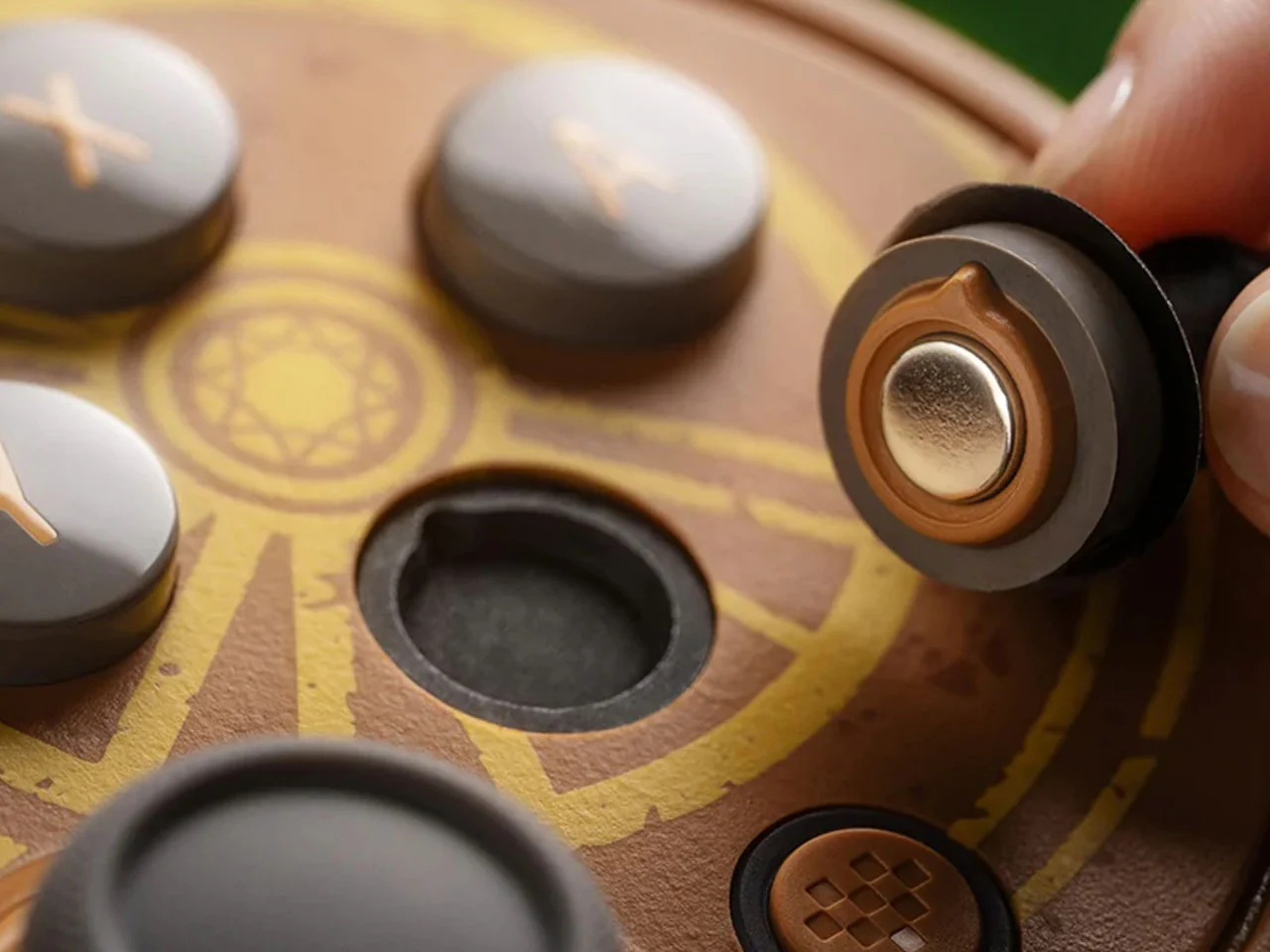 8BitDo-Tomb-Raider-Controller-5