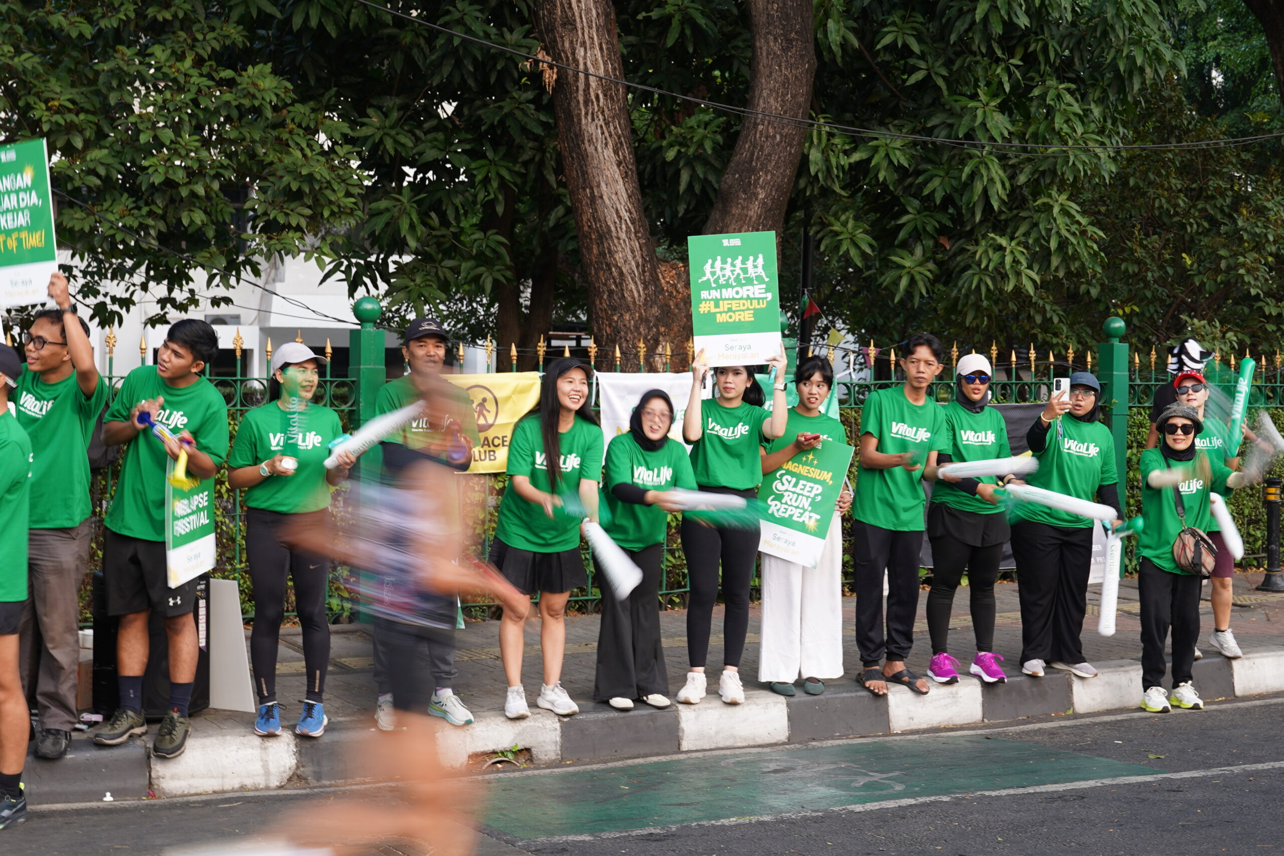 Vitalife - Pemandu sorak - JRF day 1